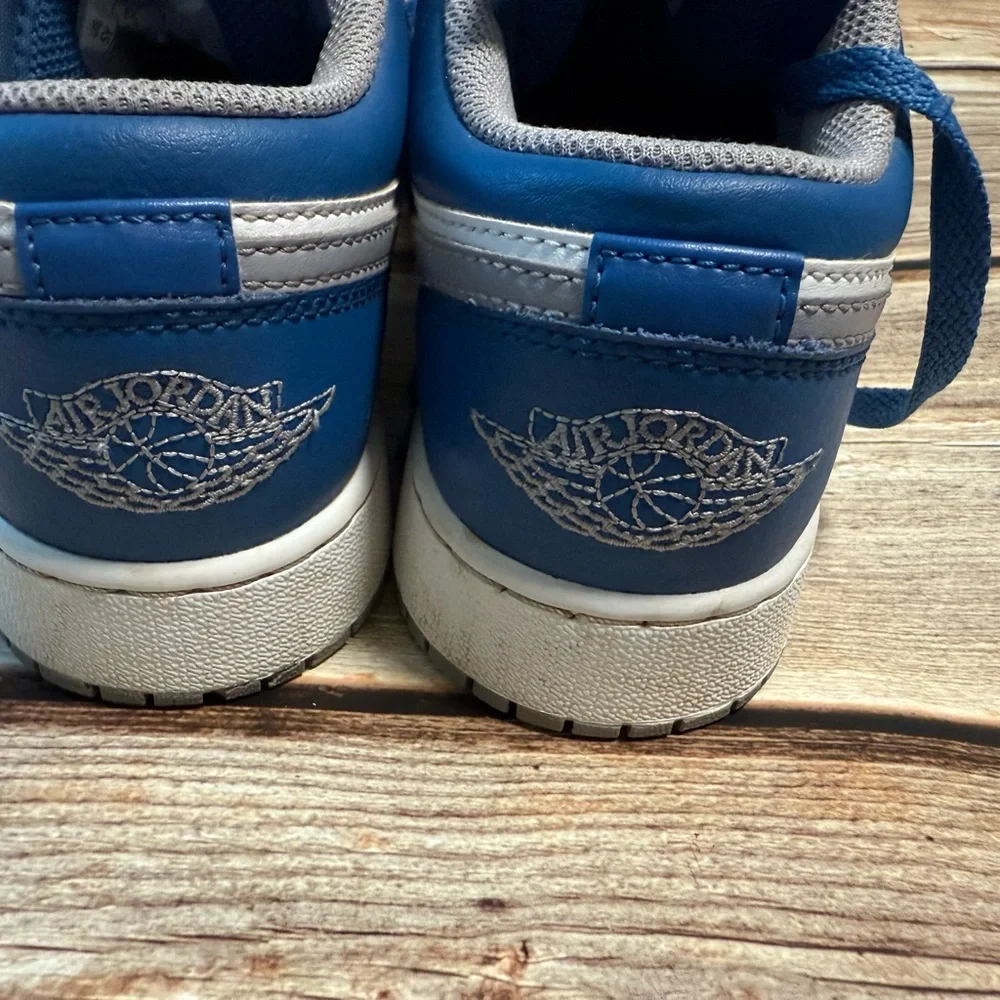 Nike Air Jordan 1 Low True Blue Cement Grey- Size 5Y - Picture 3 of 6